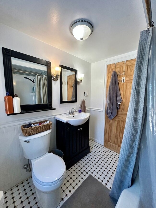 Building Photo - AVAILABLE JUNE - Updated 4 Bed 2 Bath