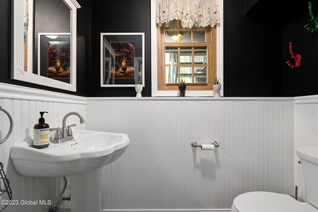 Building Photo - 1 Laurie Ln