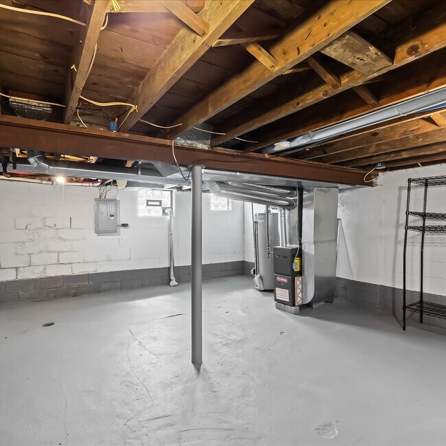 Building Photo - 111 W Rundell St