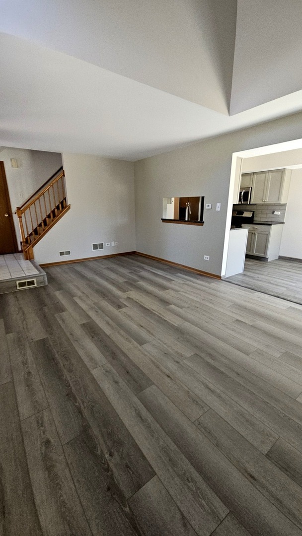 Building Photo - 9310 Meadowview Dr
