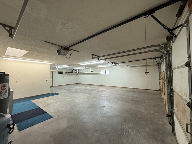 Building Photo - Available now - Unfurnished - Long Term
