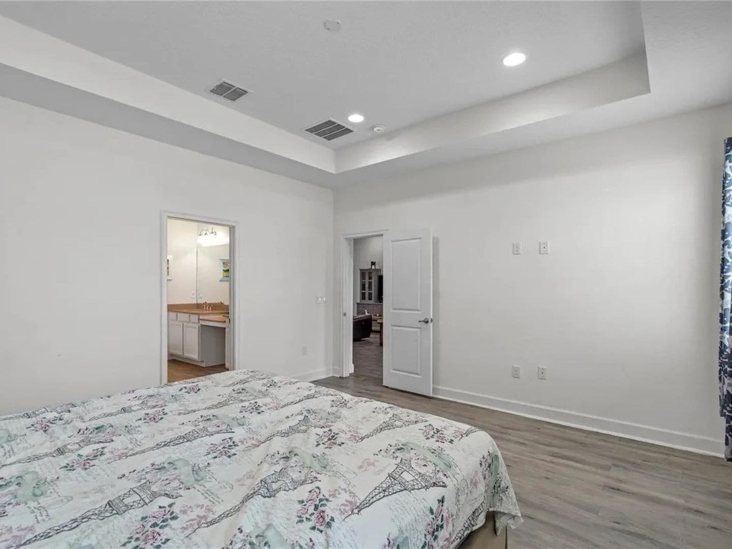 Building Photo - 2043 Rush Bay Wy