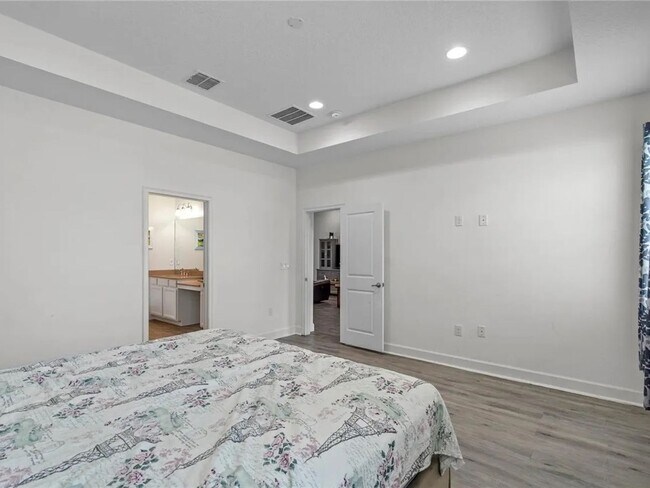 Building Photo - 4 Bedroom Single Family Home in Orlando