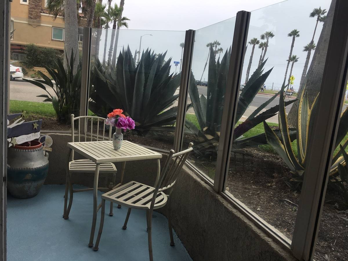 Différent bistrot table in Ocean Front patio/balcony - 1400 Pacific Coast Hwy