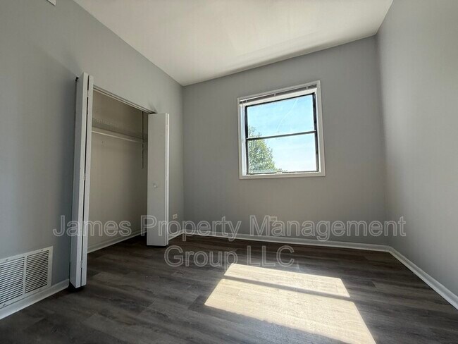 Building Photo - 6106 S Dorchester Ave