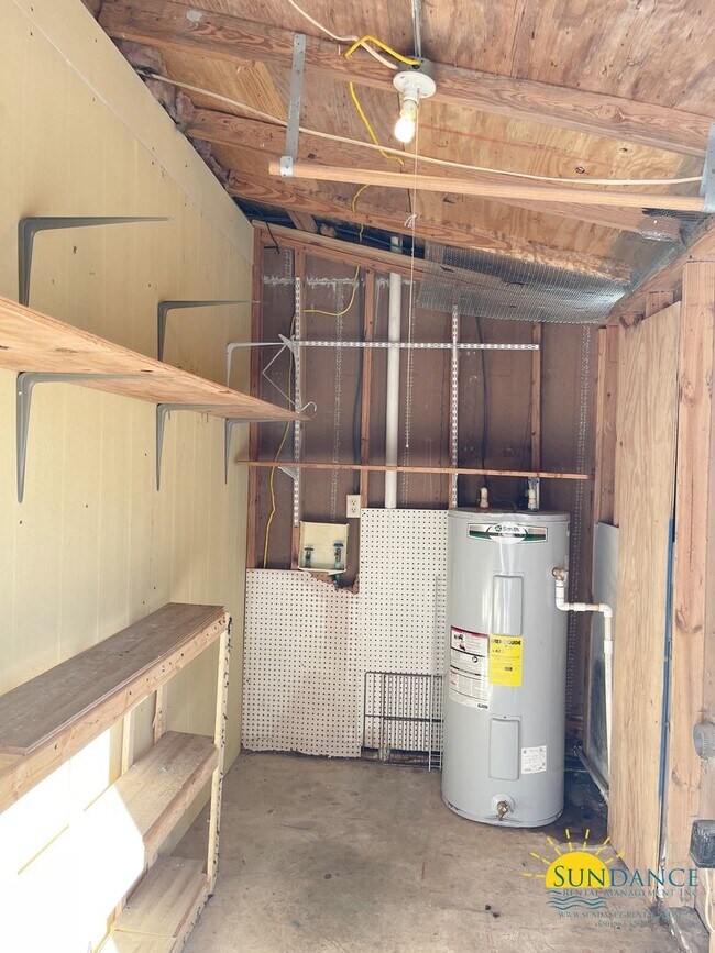 Building Photo - Quaint 2 Bedroom Unit in Fort Walton Beach!