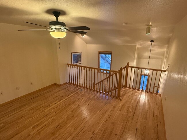 Building Photo - Beautiful 3-Level Corner Unit Condo with Garage