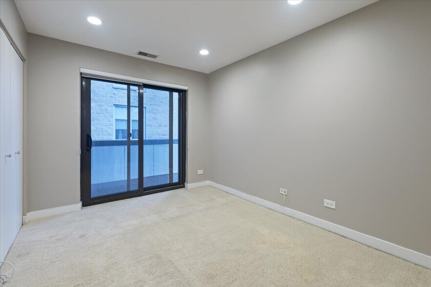 Building Photo - 222 S Racine Ave