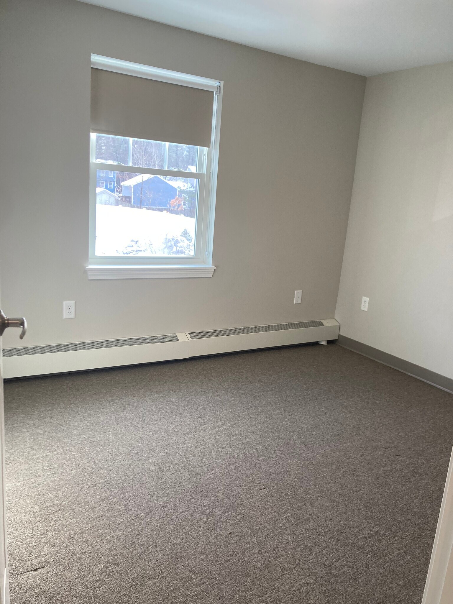 Building Photo - 95 Village St