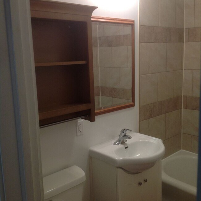 Building Photo - Cute single family house for rent in Willmar, MN