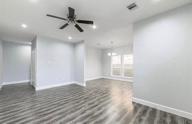 Building Photo - 8204 Moon Beam St