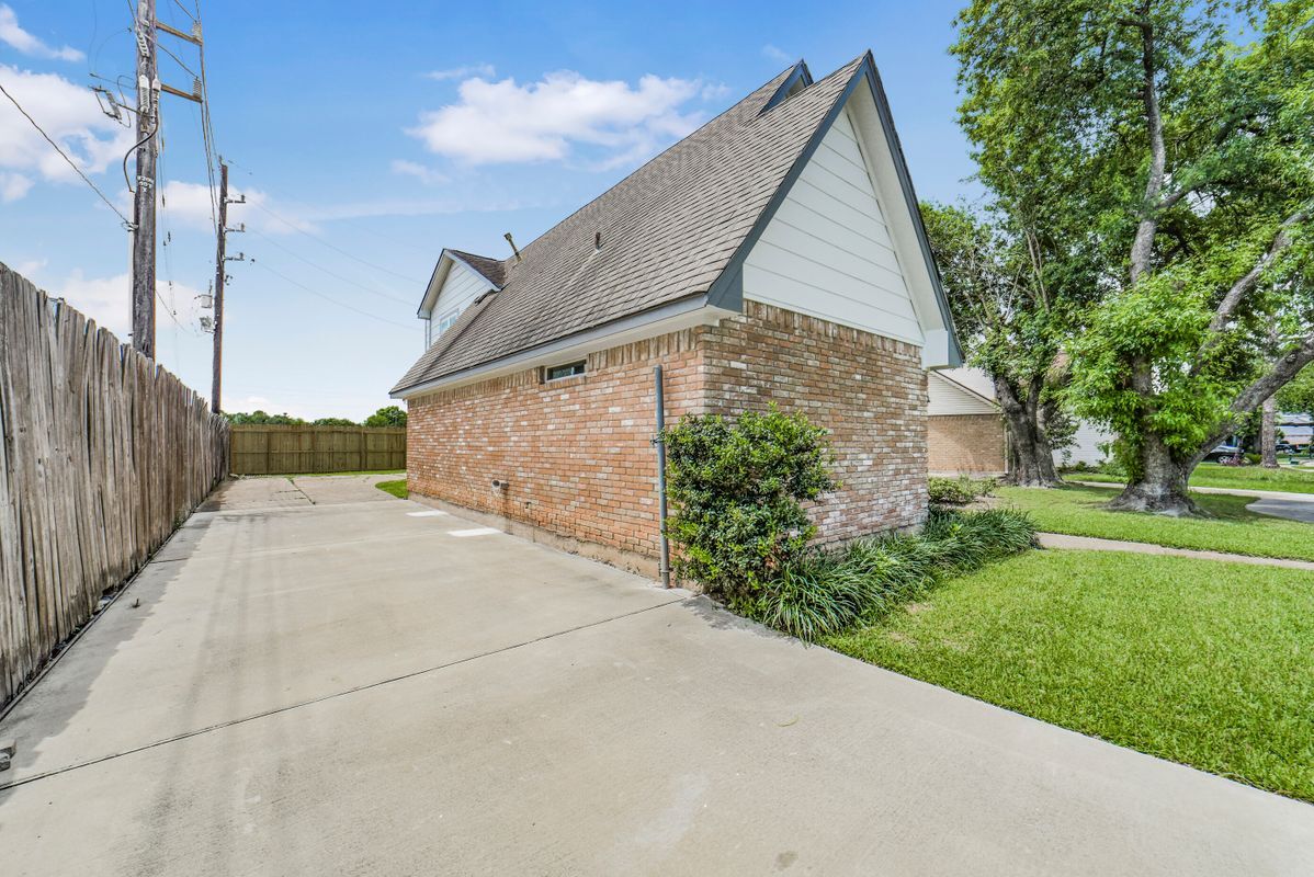 Building Photo - 4138 Club Valley Dr