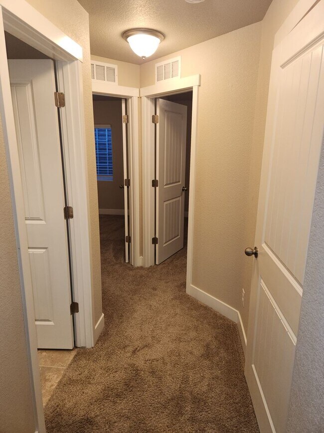 Building Photo - Broadmoor View Subdivision Rancher, Over 2,900 Sq. Ft.