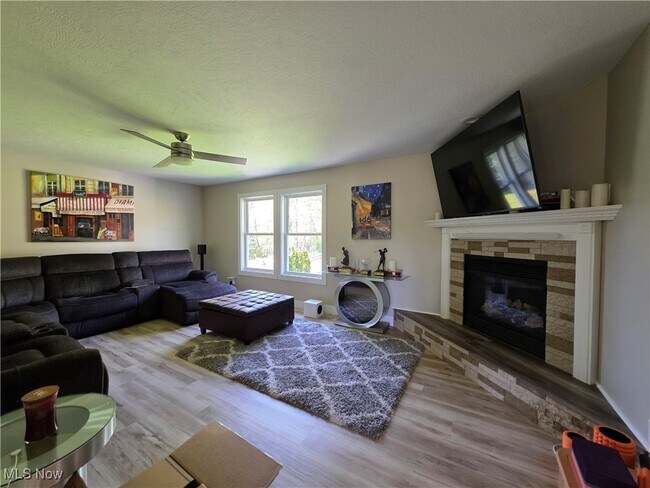 Building Photo - 1245 Meadow Woods Dr