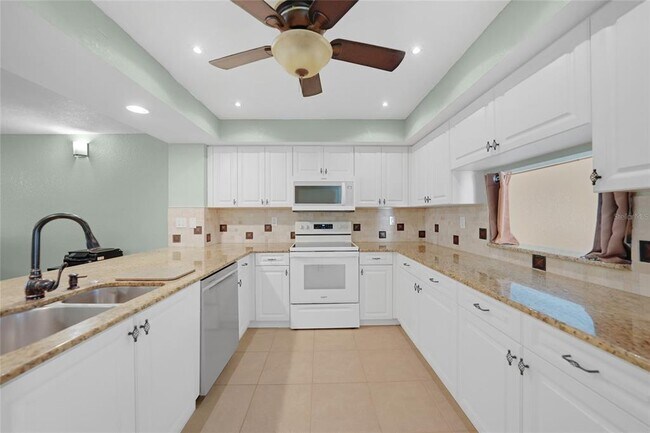 Building Photo - 240 Lewis Cir