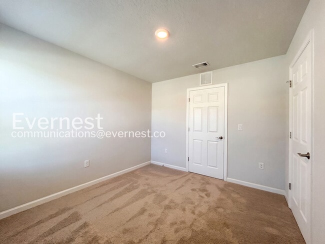 Building Photo - 4 Sea Ship Pl