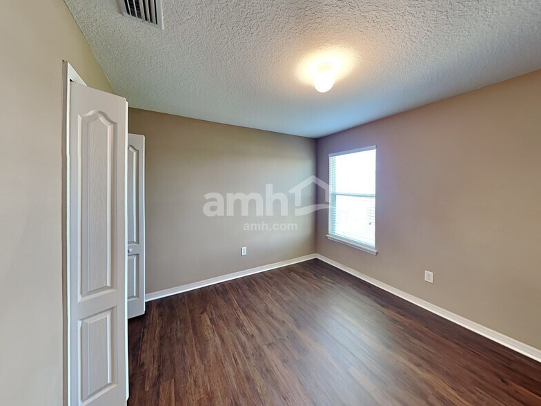 Building Photo - 1706 Bonita Bluff Ct