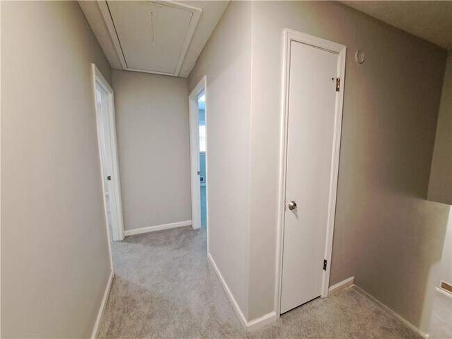 Building Photo - 844 Chandler Dr SW