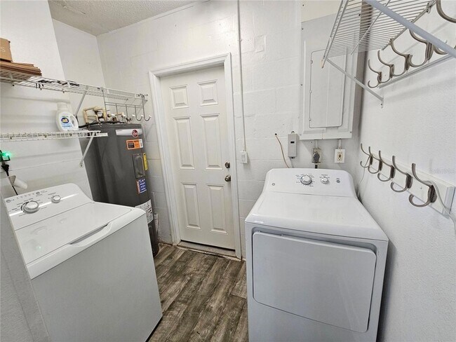 Building Photo - 272 Loyola Rd