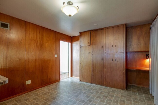 Building Photo - 1816 Elaine Dr