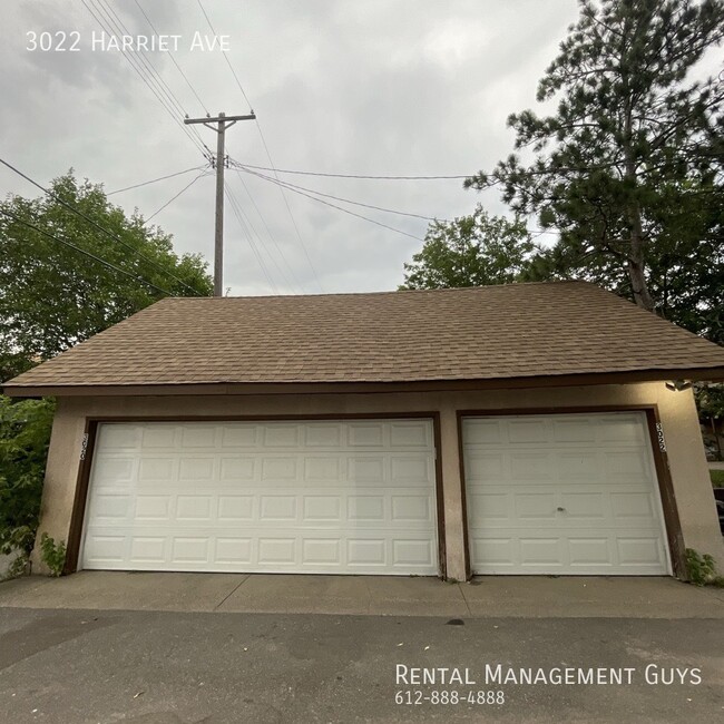 Building Photo - Beautiful 3 Bedroom! 2 Car Garage, Updated...