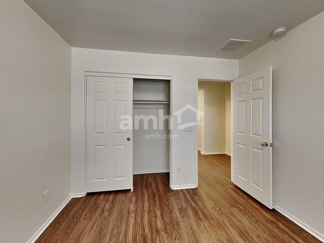 Building Photo - 7136 S 7th Ln