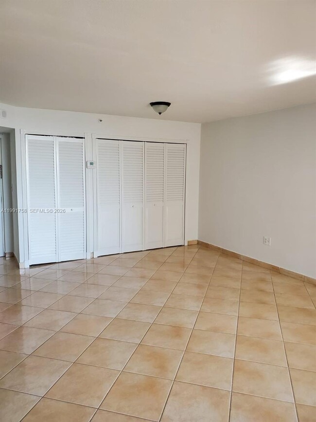 Building Photo - 555 NE 30th St