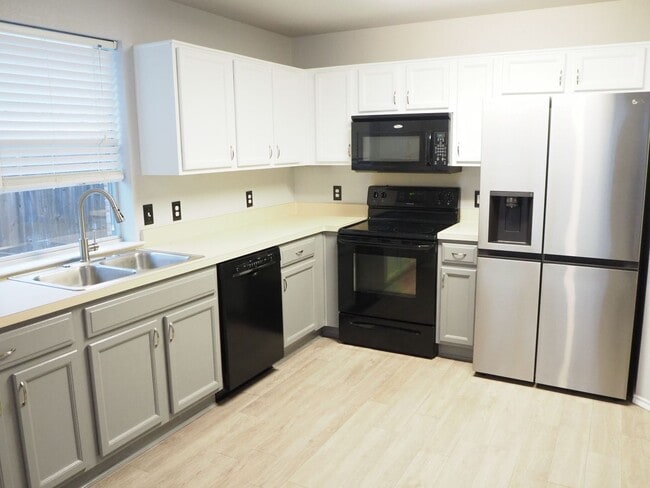 Building Photo - 511 Lone Star Park Ln