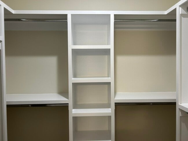 Building Photo - 5928 Heather Loop