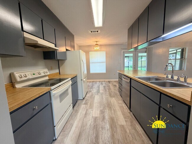 Building Photo - Comfortable 3BR Home in Fort Walton Beach Near Hurlburt Field & Eglin AFB!
