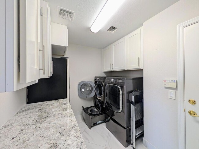 Building Photo - 27321 N Gidiyup Trail