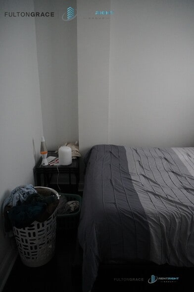 Building Photo - 2031 W 23rd St