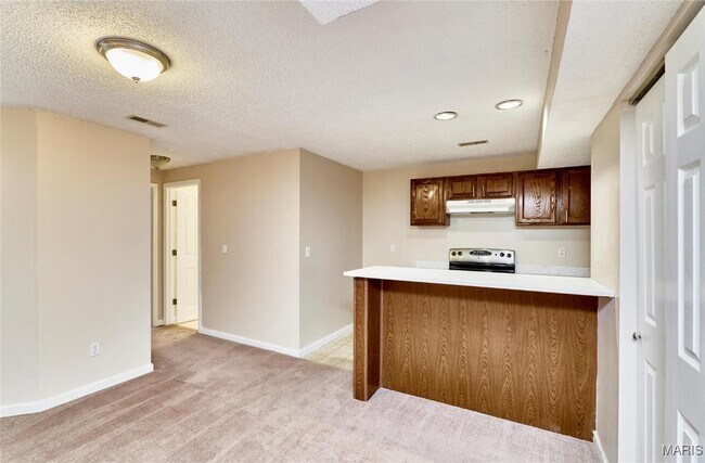 Building Photo - 157 S Kings Rd
