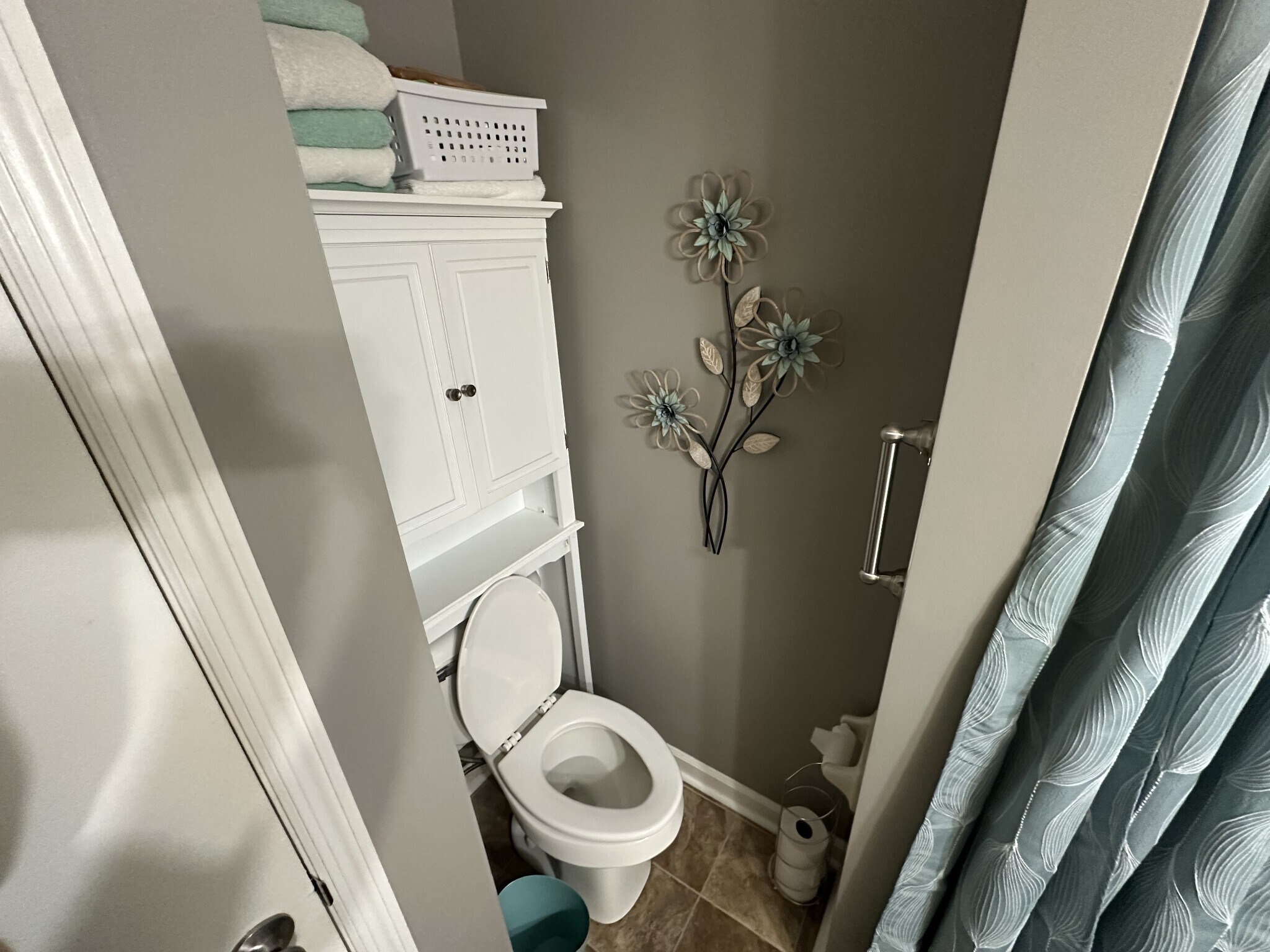 Building Photo - 808 Water View Ter