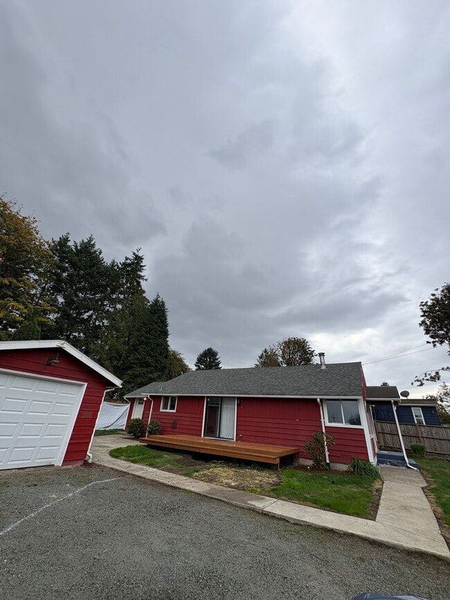 Building Photo - Charming 2 br Bungalow Seatac!