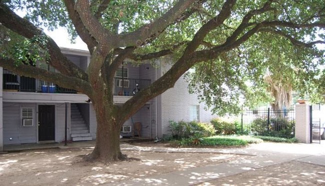Building Photo - 6215 Tierwester St