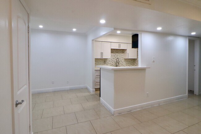 Building Photo - 5929 Queensloch Dr