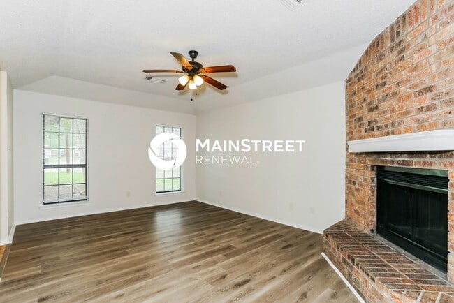Building Photo - 3 Bedroom Pet-Friendly Home in Crowley, TX with Main Street Renewal
