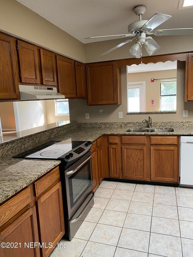 Building Photo - 4294 Tanglewilde Dr S