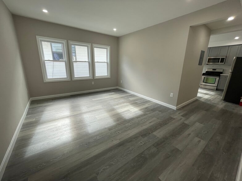 Building Photo - 16 Long Ave