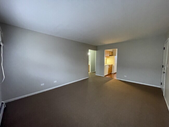 Building Photo - FRESHLY PAINTED 2BR, 1BA condo, close to RT59 shopping and restaurants. NAPERVILLE 203 SCHOOLS!