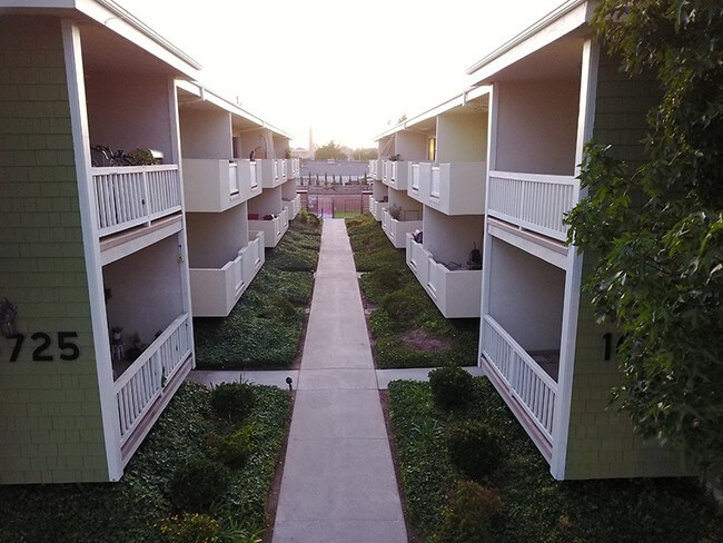 Building Photo - 16635 Yukon Ave