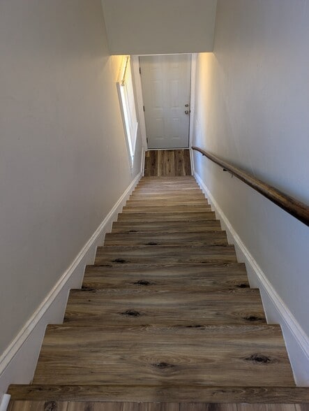 Building Photo - 117 1/2 Park Rd