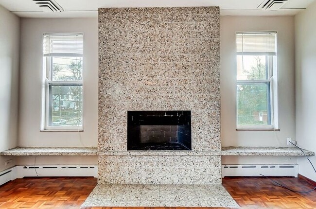 Building Photo - 2881 Observatory Ave