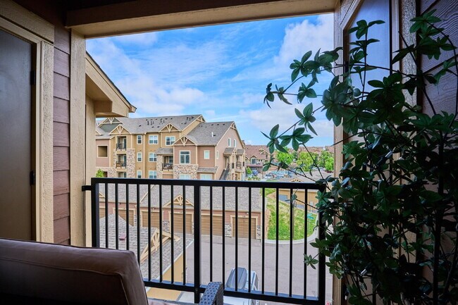 Building Photo - "Charming 2-Bed, 2-Bath Condo Retreat in Littleton - 870 Sq Ft of Cozy Elegance!"