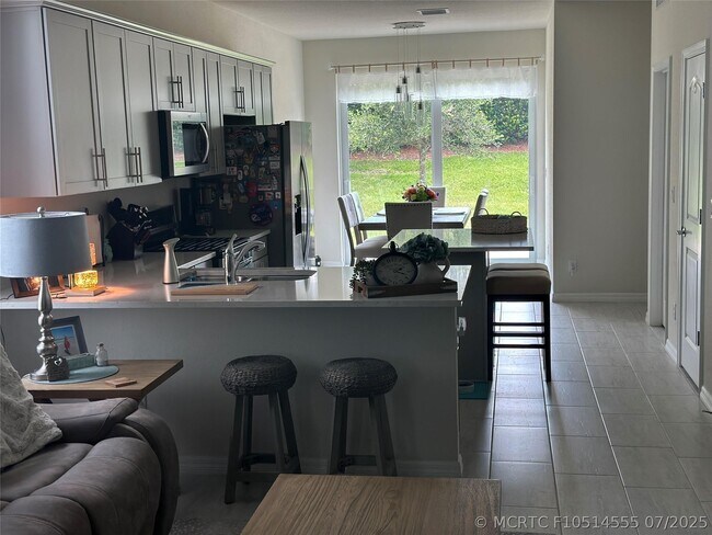 Building Photo - 10179 SW Captiva Dr