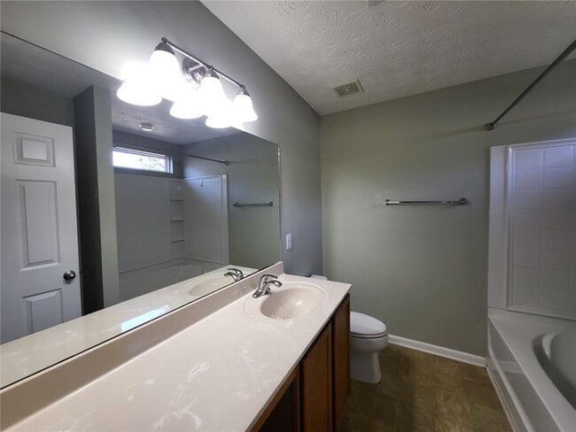 Building Photo - 402 Chatooga Ln