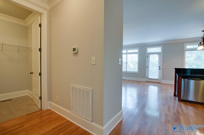 Building Photo - 6421 Lincoln Park Pl NW