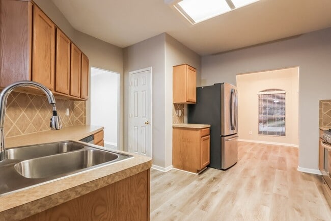 Building Photo - 12214 Landsdown Ridge Way