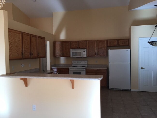 Building Photo - 88 E Danbury Ln
